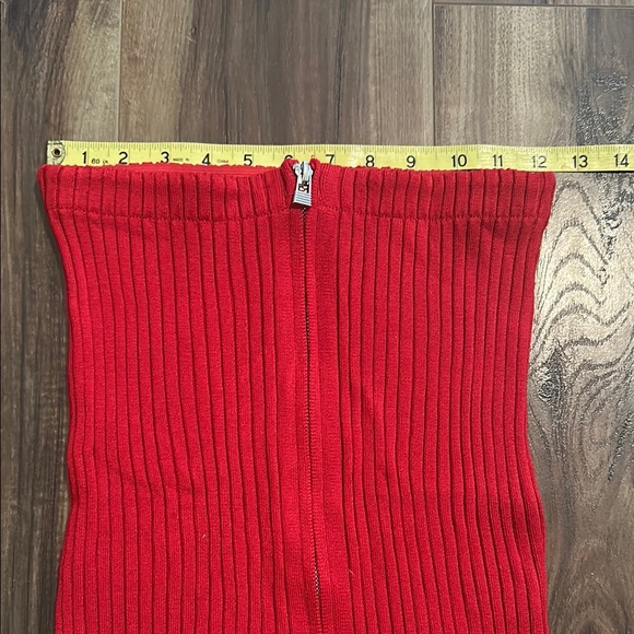 Red Ribbed Knit Skirt - Picture 5 of 6